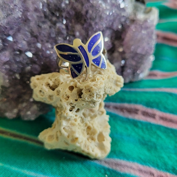 Sterling silver butterfly ring with inlaid lapis stone. - Picture 2 of 5